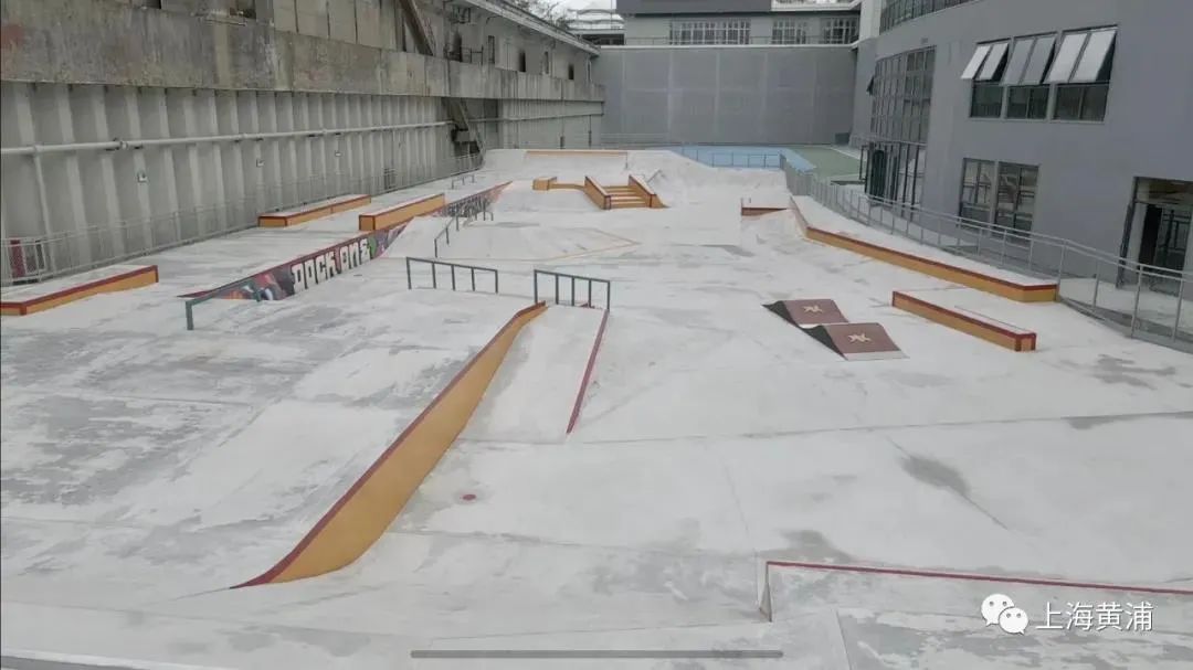 公园还包括轮滑区域,青少年平衡车和bmx小轮车区域,攀岩区域