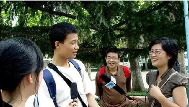 北大“韦神”获百万奖金,曾被哈佛录取,自嘲英语太难不想出国休闲区蓝鸢梦想 - Www.slyday.coM 北大“韦神”获百万奖金,曾被哈佛录取,自嘲英语太难不想出国休闲区蓝鸢梦想 - Www.slyday.coM