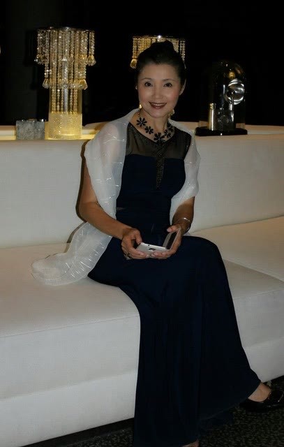 归亚蕾同框小10岁姜黎黎两人长得像气质也相近优雅老去的代表