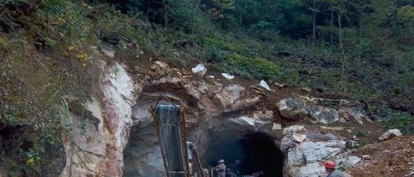 “女愚公”邓迎香:为了爱情远嫁深山,历经13年亲手凿出216米隧道休闲区蓝鸢梦想 - Www.slyday.coM “女愚公”邓迎香:为了爱情远嫁深山,历经13年亲手凿出216米隧道休闲区蓝鸢梦想 - Www.slyday.coM