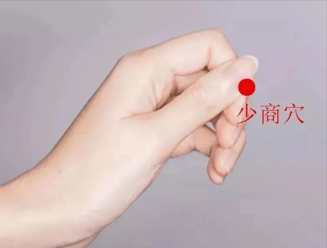 咽喉肿痛,咳嗽不止,按按手指上的"止咳开关"