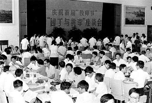 湖北一场师生畸恋:28岁老师爱上15岁女学生,因怀孕痛下毒手休闲区蓝鸢梦想 - Www.slyday.coM 湖北一场师生畸恋:28岁老师爱上15岁女学生,因怀孕痛下毒手休闲区蓝鸢梦想 - Www.slyday.coM