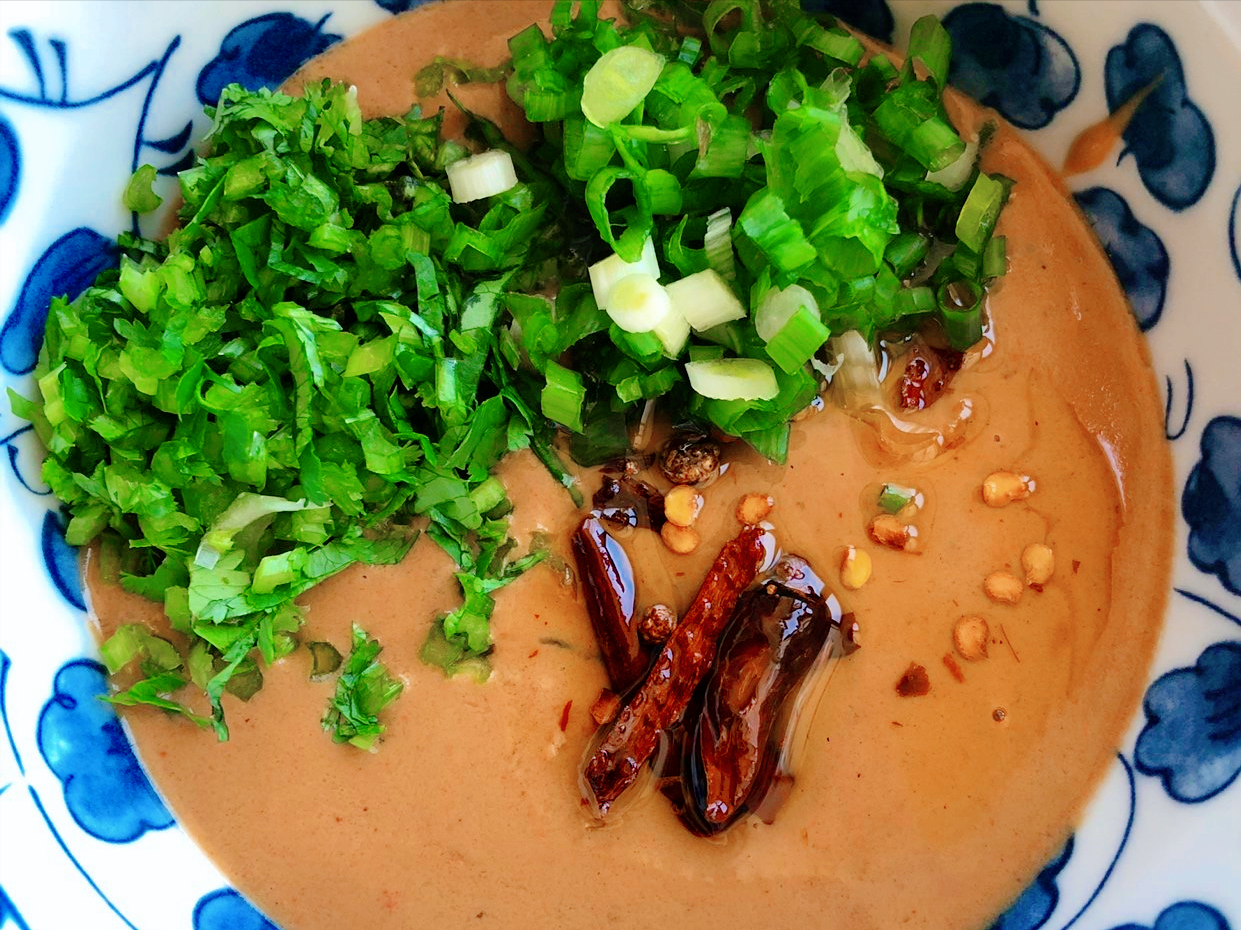 正宗涮羊肉蘸料怎么做?详细配方教给你,醇香不膻,让你吃得满意