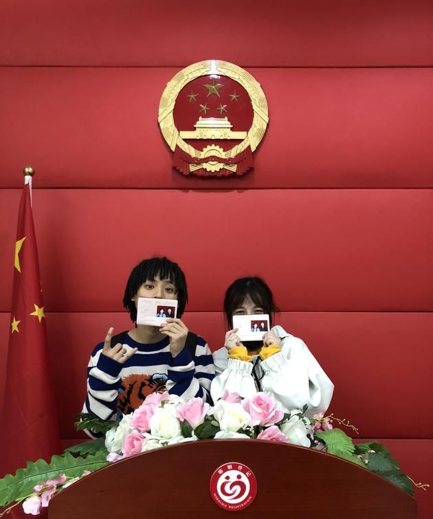 披荆斩棘的哥哥布瑞吉2018年刚走红就与老婆结婚|胡佳|老婆|布瑞吉