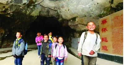 “女愚公”邓迎香:为了爱情远嫁深山,历经13年亲手凿出216米隧道休闲区蓝鸢梦想 - Www.slyday.coM “女愚公”邓迎香:为了爱情远嫁深山,历经13年亲手凿出216米隧道休闲区蓝鸢梦想 - Www.slyday.coM