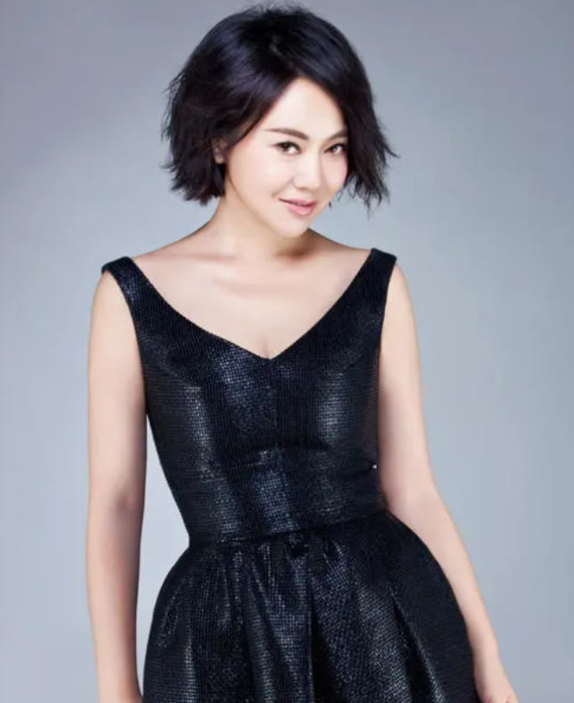 当闫妮换新发型,终于明白为什么女人老了喜欢剪短发,确实显年轻