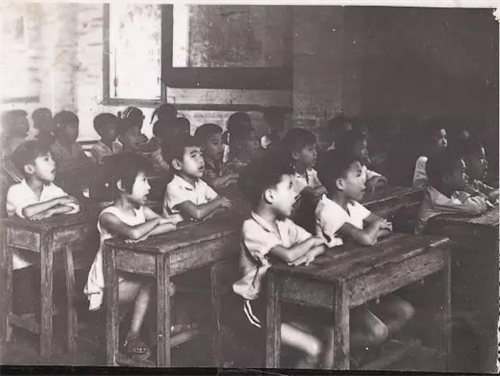 湖北一场师生畸恋:28岁老师爱上15岁女学生,因怀孕痛下毒手休闲区蓝鸢梦想 - Www.slyday.coM 湖北一场师生畸恋:28岁老师爱上15岁女学生,因怀孕痛下毒手休闲区蓝鸢梦想 - Www.slyday.coM