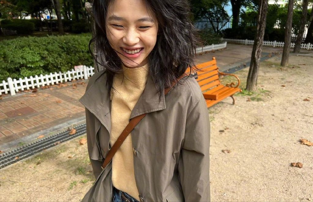 鱿鱼游戏郑浩妍近照素颜出镜发型慵懒果真有颜任性