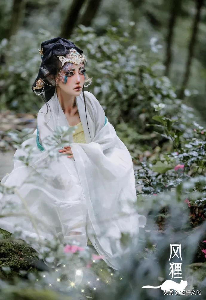 一人一生活嘉玲仿妆扮成各种角色走进山海经的奇妙世界