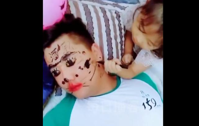 用钢丝球帮爸爸洗车，剪妈妈身份证照片做生日贺卡！这一届娃太能了休闲区蓝鸢梦想 - Www.slyday.coM