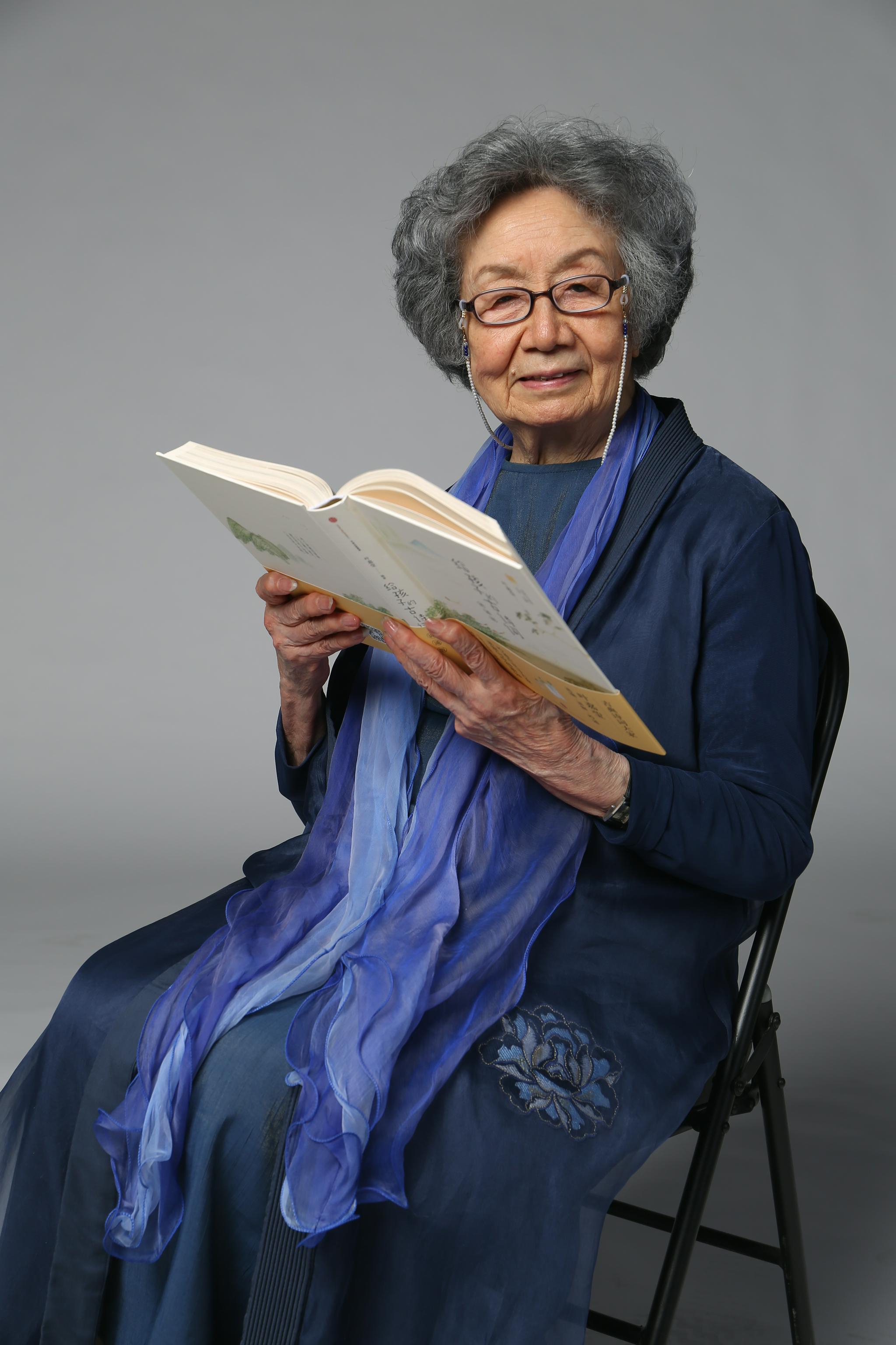 鲁惟一周锡瑞叶嘉莹分获世界中国学贡献奖