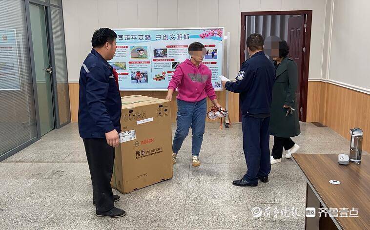 临清：送货路上价值8000多的洗碗机掉了…幸亏被他们发现休闲区蓝鸢梦想 - Www.slyday.coM