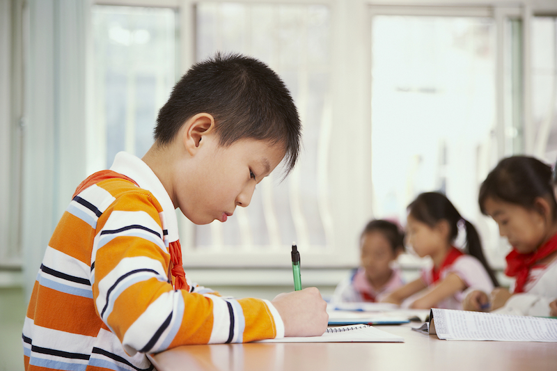 小学四年 初中三年 高中二年 深圳 成都等地教育部门辟谣 财经头条