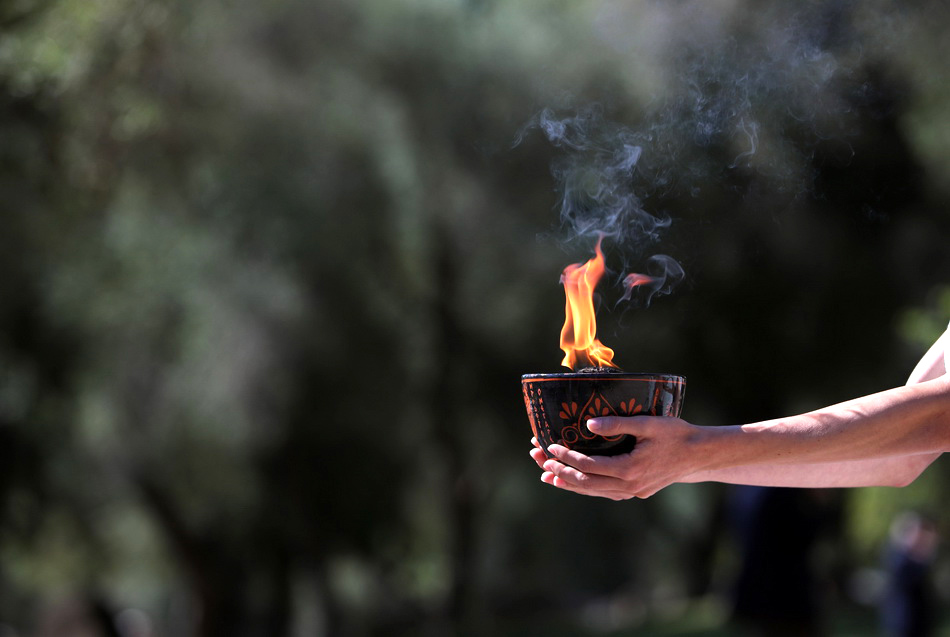 北京冬奥圣火现场图来了火炬飞扬被首次点燃