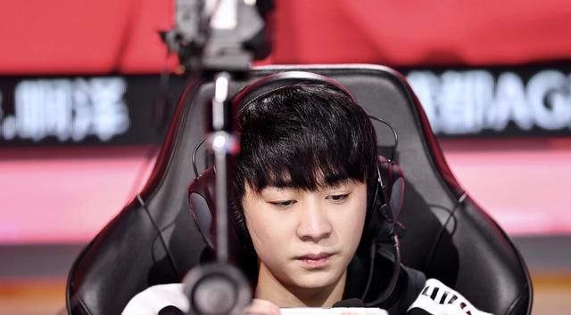 阿泽马超登顶国服第一ag超玩会体系缺失阿泽并不是第一责任人