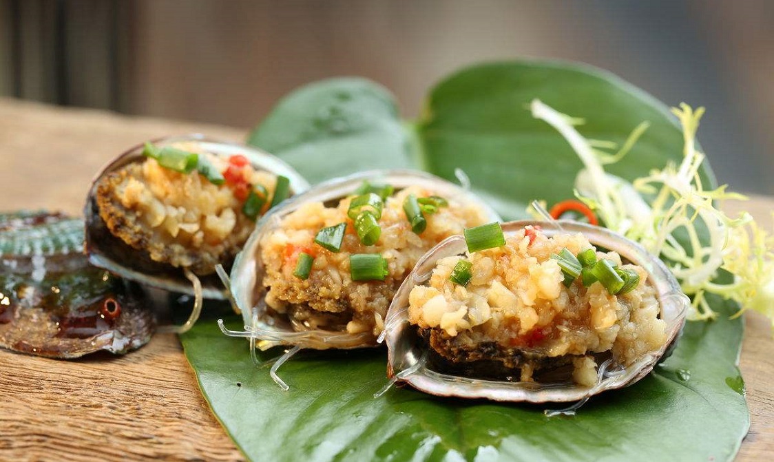 美味的酸辣蒸鲍鱼