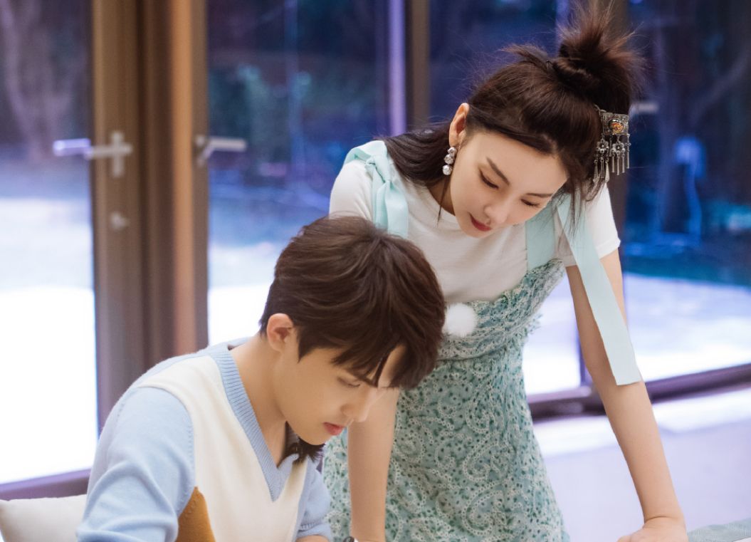 离开节目组后张雨绮李柄熹独自出游打卡乌镇美景各种秀照