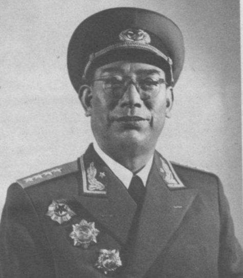 都知道,装甲兵第一任司令员是许光达,那在他之后还有谁担任过|陈宏