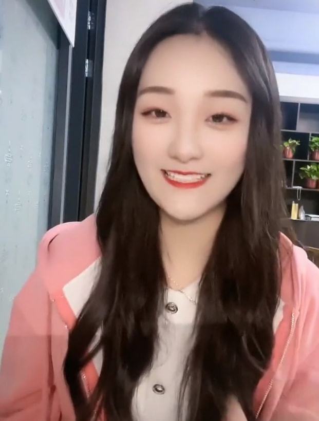 朱小伟与新任女助理开直播,大衣哥表示力挺儿媳|朱小伟|陈亚楠|大衣哥