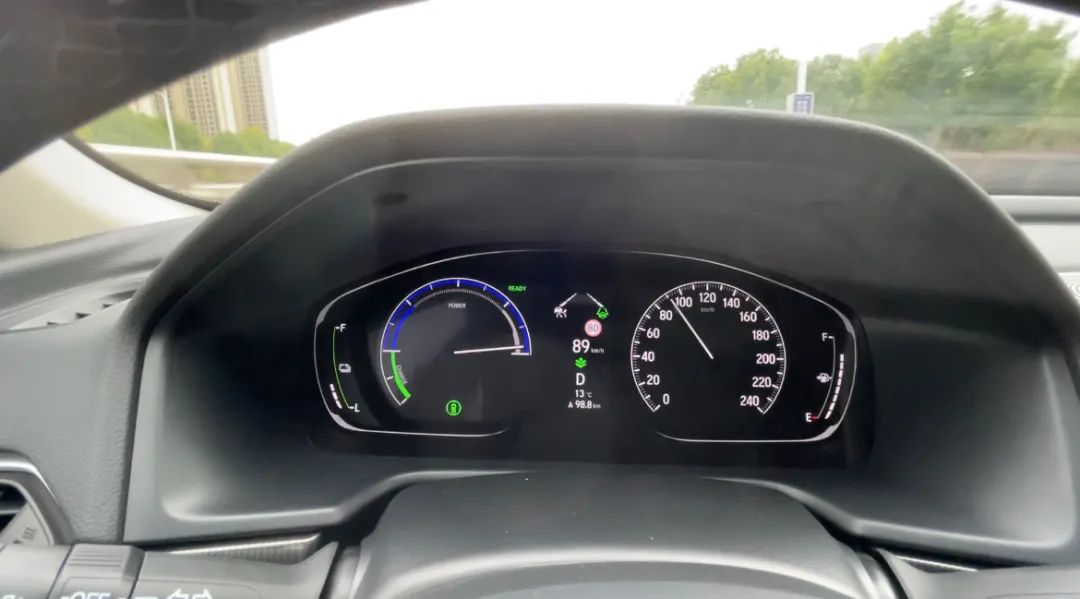 驶上城市环路之后,随着时速增加至90公里每小时左右,整套动力总成还是