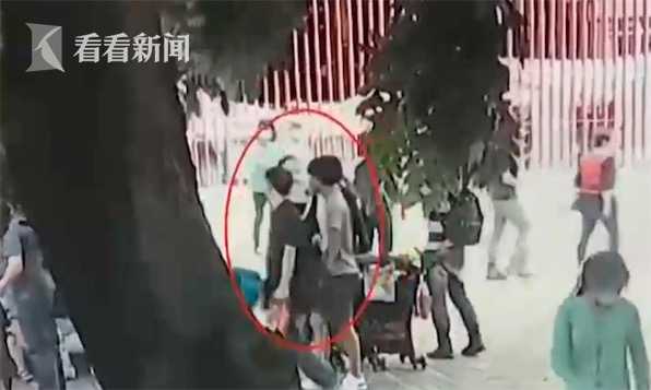 1岁女孩当父母面被抱走 嫌疑人丈夫：她没有恶意休闲区蓝鸢梦想 - Www.slyday.coM