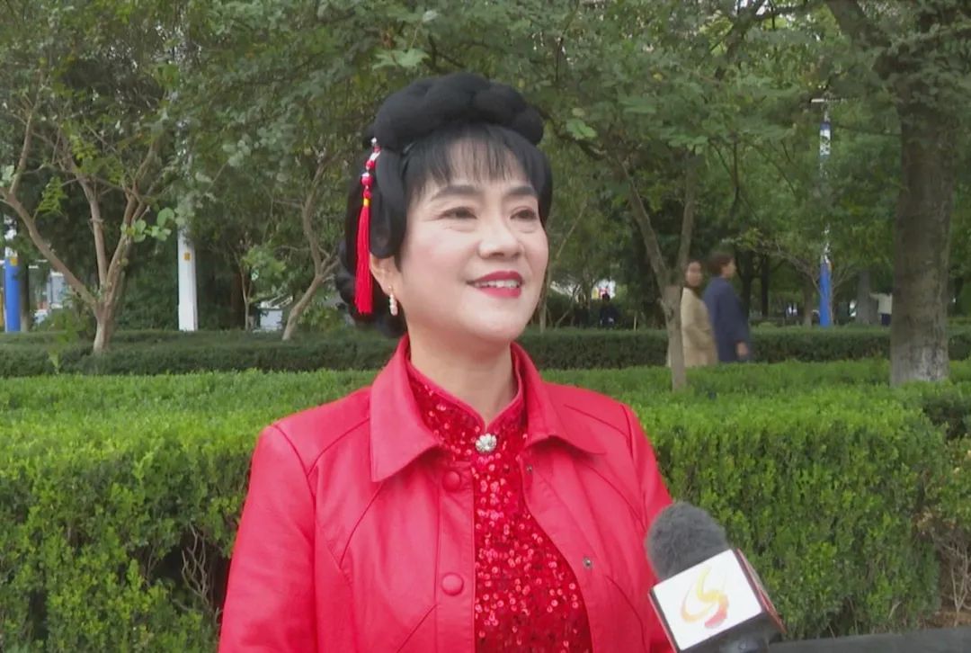 旗袍走秀音乐排行榜_中国旗袍协会海南联合总会在海口湾世纪音乐广场举行大型旗袍走秀拍...