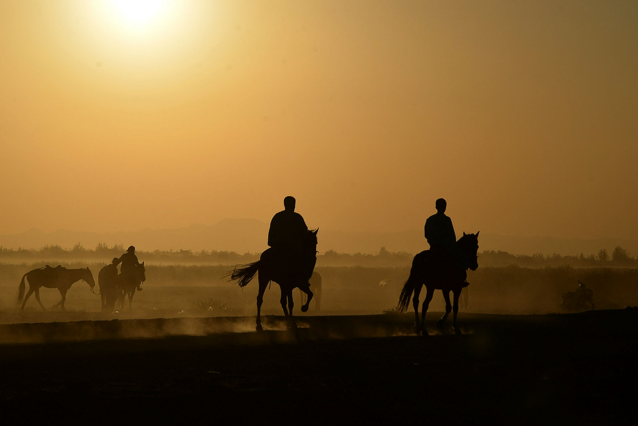 阿富汗:骑马的人__财经头条