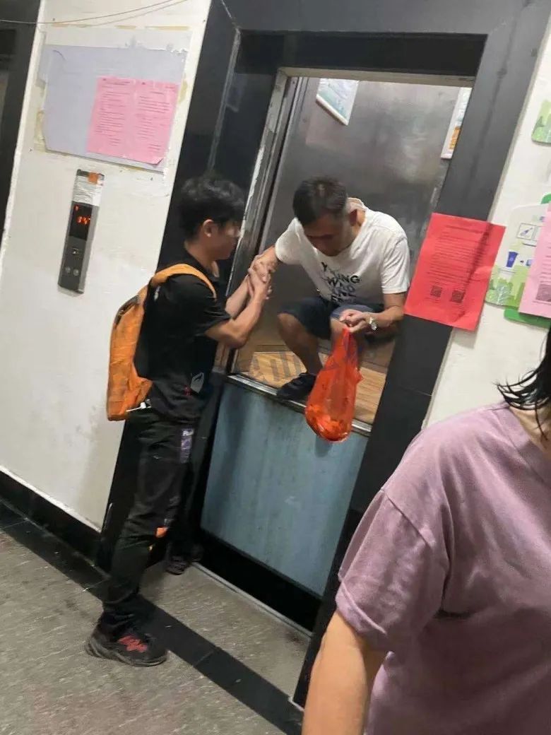 11楼坠下！昆山这小区刚曝出|电梯|物业|业主|故障|爆料_新浪新闻