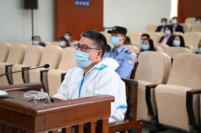 被控受贿1700余万元安徽省联社原副主任孙斌受审