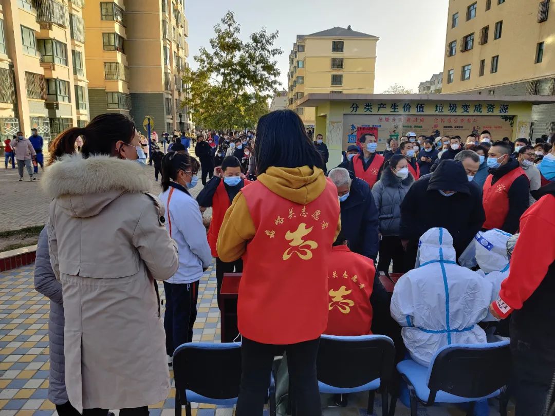 1名小学生感染！一家面馆3个月两次遇上确诊游客！上海夫妻回应争议，网友提出两点疑问休闲区蓝鸢梦想 - Www.slyday.coM