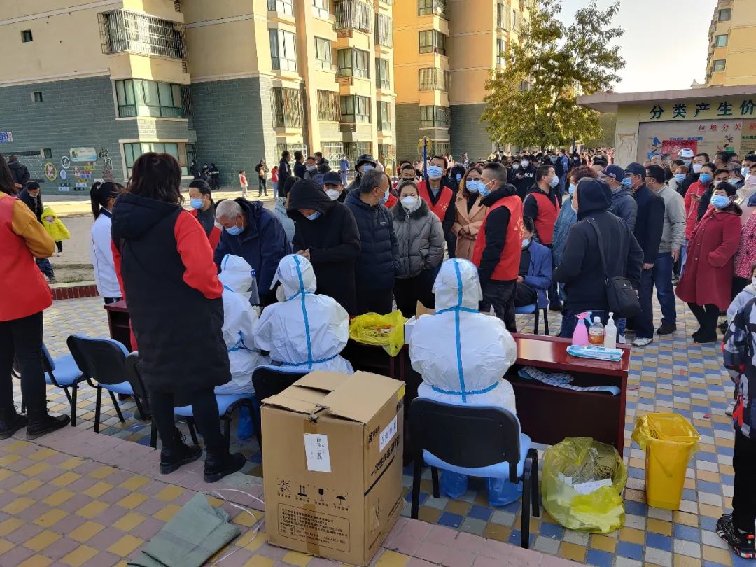 1名小学生感染！一家面馆3个月两次遇上确诊游客！上海夫妻回应争议，网友提出两点疑问休闲区蓝鸢梦想 - Www.slyday.coM