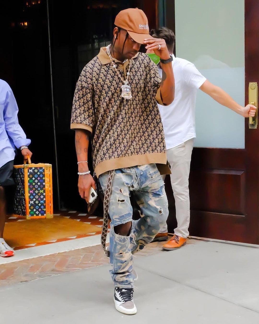 travisscott上脚全新倒钩aj1有初代那味儿了