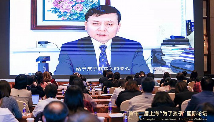 张文宏以视频形式发表主旨演讲。图片来源：上海市妇联