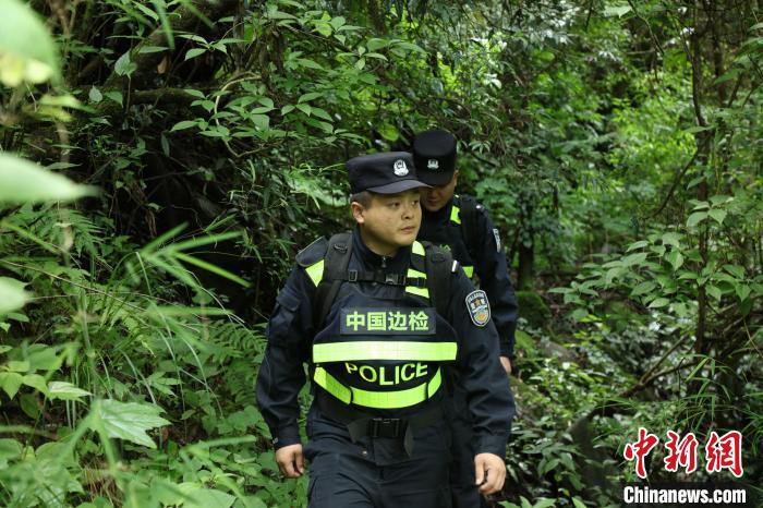 一名西藏移民管理警察的戍边卫国梦