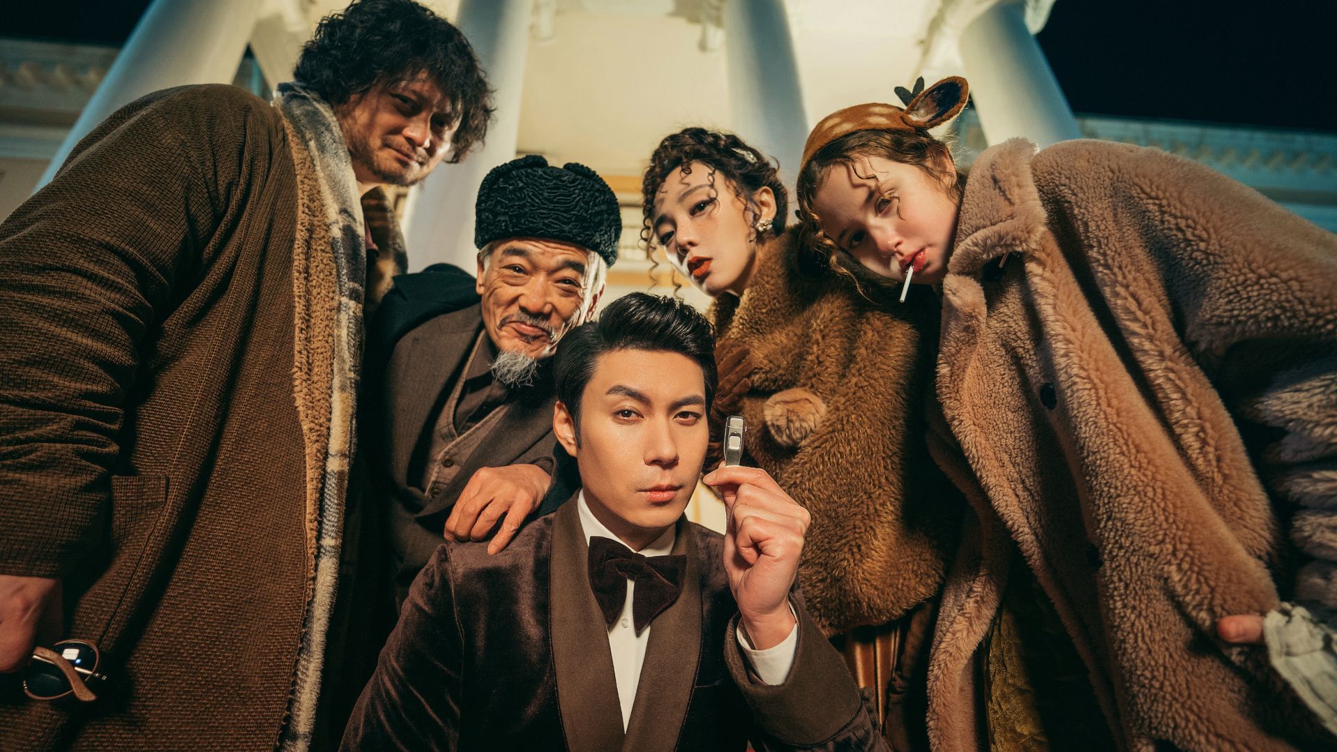 开心麻花春节档新片《超能一家人》曝新预告 艾伦一家难寻"正常人"