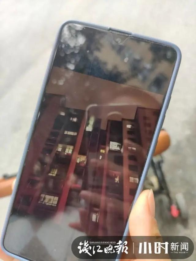 杭州一小区深夜16楼起火，有人受伤！女业主：邻居跑下楼鼻孔都黑了休闲区蓝鸢梦想 - Www.slyday.coM