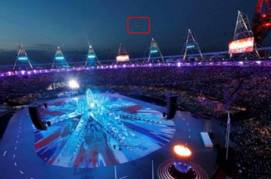 未知生物出没?伦敦上空惊现不明飞行物,外形看起来像个人休闲区蓝鸢梦想 - Www.slyday.coM 未知生物出没?伦敦上空惊现不明飞行物,外形看起来像个人休闲区蓝鸢梦想 - Www.slyday.coM