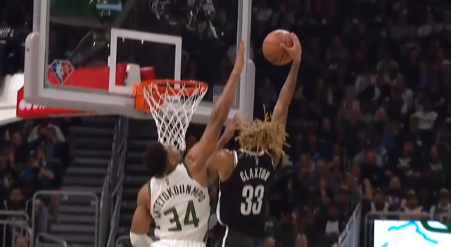 一级恶意犯规！阿德防守垫脚米德尔顿，遭抨击：伸腿挺坏的休闲区蓝鸢梦想 - Www.slyday.coM