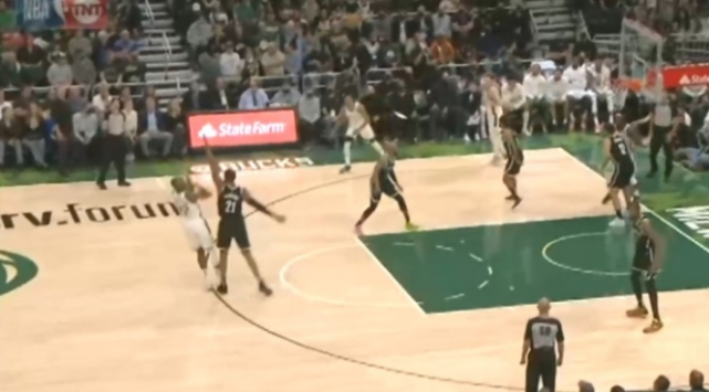 一级恶意犯规！阿德防守垫脚米德尔顿，遭抨击：伸腿挺坏的休闲区蓝鸢梦想 - Www.slyday.coM