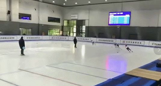 8岁短道速滑小女孩,摔倒后还反超夺冠,引全网500多万点赞休闲区蓝鸢梦想 - Www.slyday.coM