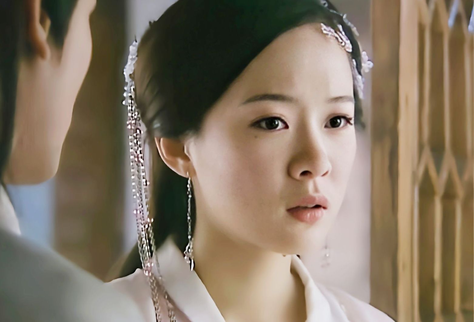 小谢与秋容,是《新聊斋志异》中的一个单元,由霍思燕,唐宁主演.