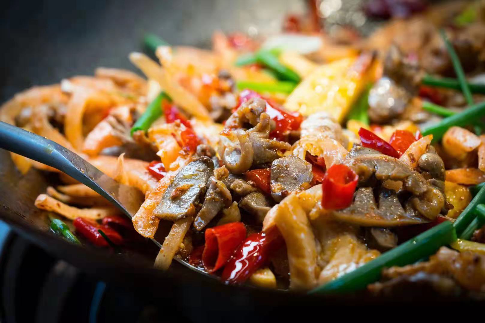 黔江鸡杂的扛把子来了逛二黔江鸡杂亮相主城