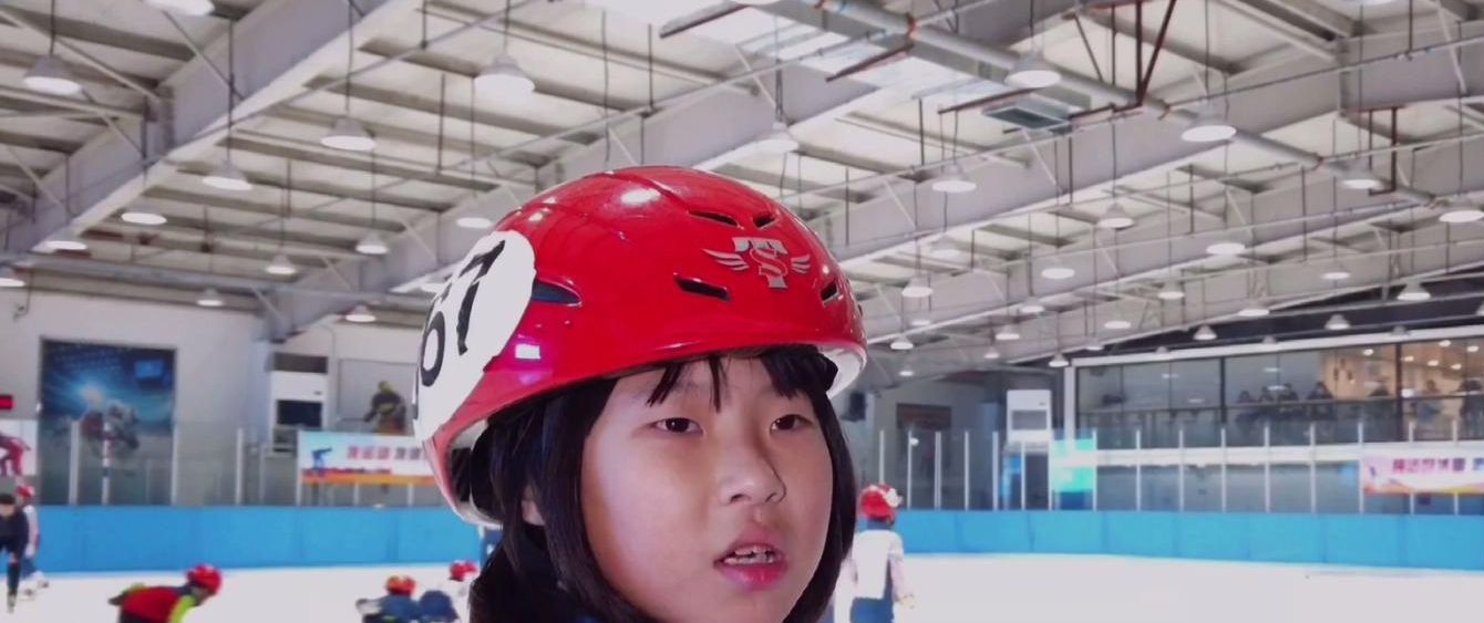 8岁短道速滑小女孩,摔倒后还反超夺冠,引全网500多万点赞休闲区蓝鸢梦想 - Www.slyday.coM