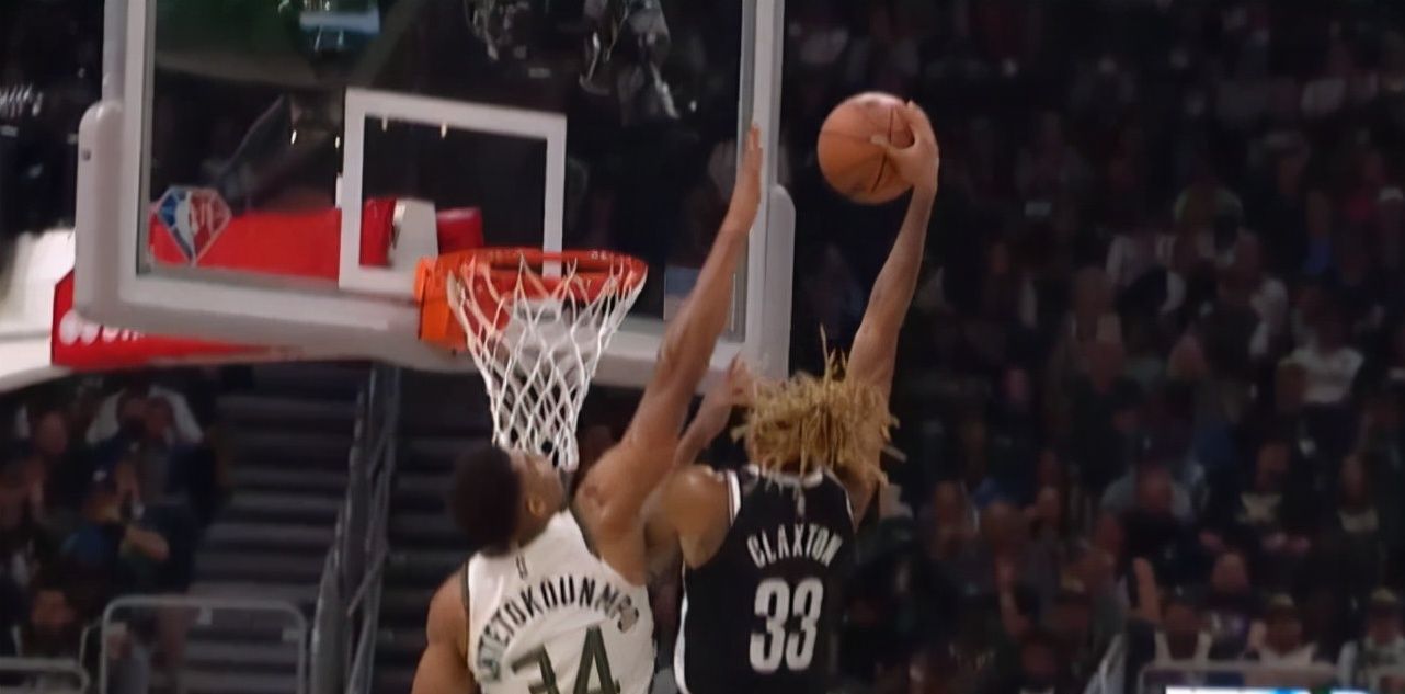 阿德垫脚米德尔顿,被吹一级恶意犯规!球迷调侃:为欧文报仇吗?休闲区蓝鸢梦想 - Www.slyday.coM 阿德垫脚米德尔顿,被吹一级恶意犯规!球迷调侃:为欧文报仇吗?休闲区蓝鸢梦想 - Www.slyday.coM