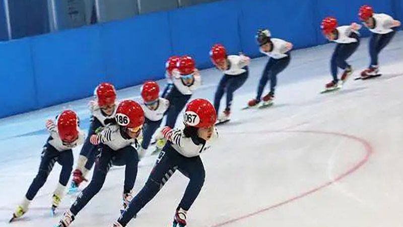8岁短道速滑小女孩,摔倒后还反超夺冠,引全网500多万点赞休闲区蓝鸢梦想 - Www.slyday.coM