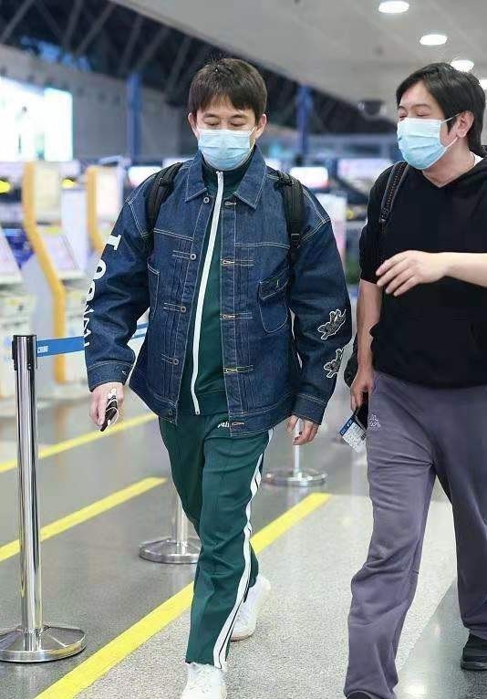 黄磊近照帅回巅峰不敢认！暴瘦后大变样，剪寸头穿衬衣变得太年轻休闲区蓝鸢梦想 - Www.slyday.coM