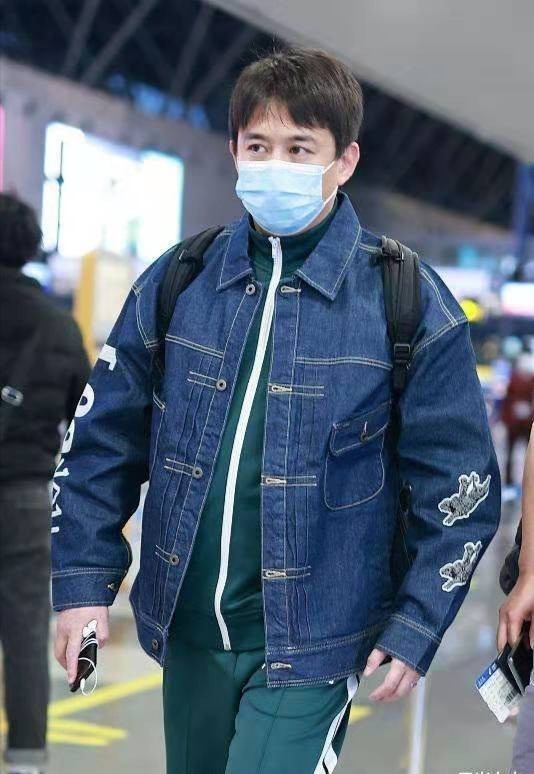 黄磊近照帅回巅峰不敢认！暴瘦后大变样，剪寸头穿衬衣变得太年轻休闲区蓝鸢梦想 - Www.slyday.coM