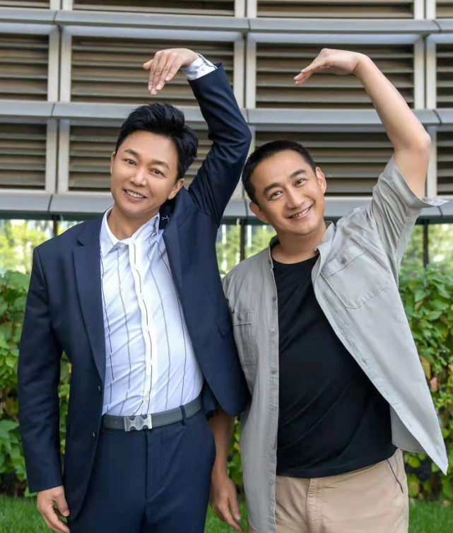 黄磊近照帅回巅峰不敢认！暴瘦后大变样，剪寸头穿衬衣变得太年轻休闲区蓝鸢梦想 - Www.slyday.coM