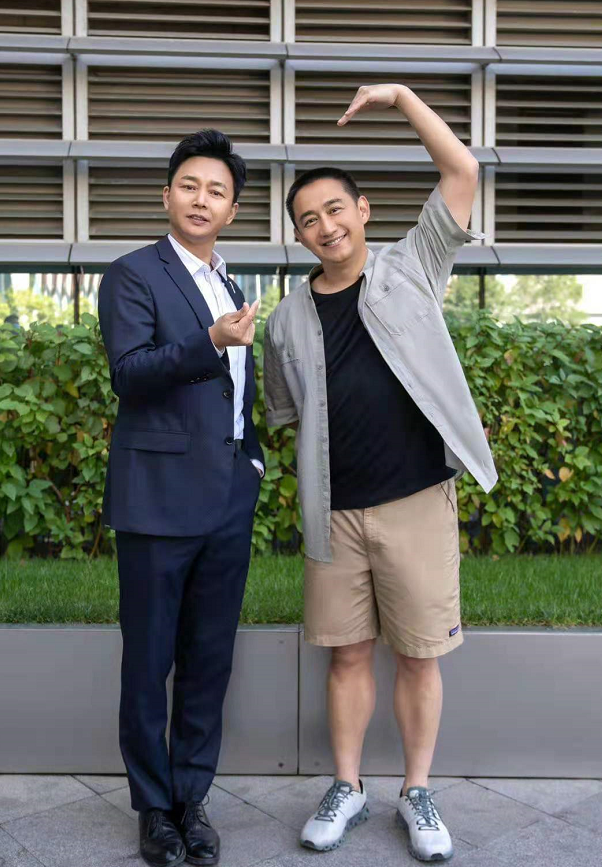 黄磊近照帅回巅峰不敢认！暴瘦后大变样，剪寸头穿衬衣变得太年轻休闲区蓝鸢梦想 - Www.slyday.coM