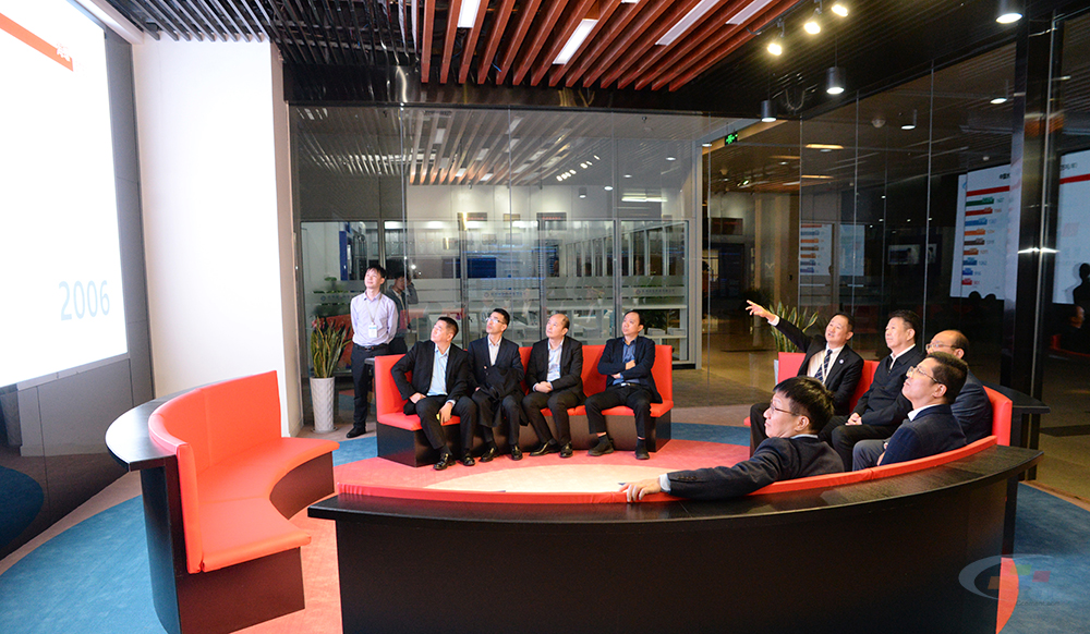 海螺集团党委书记董事长王诚一行到访中国水泥网